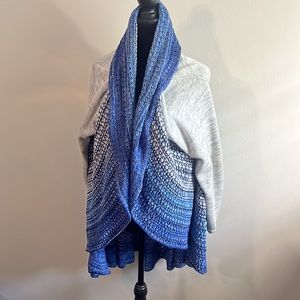 ❤️Gorgeous sweater - blues and grey